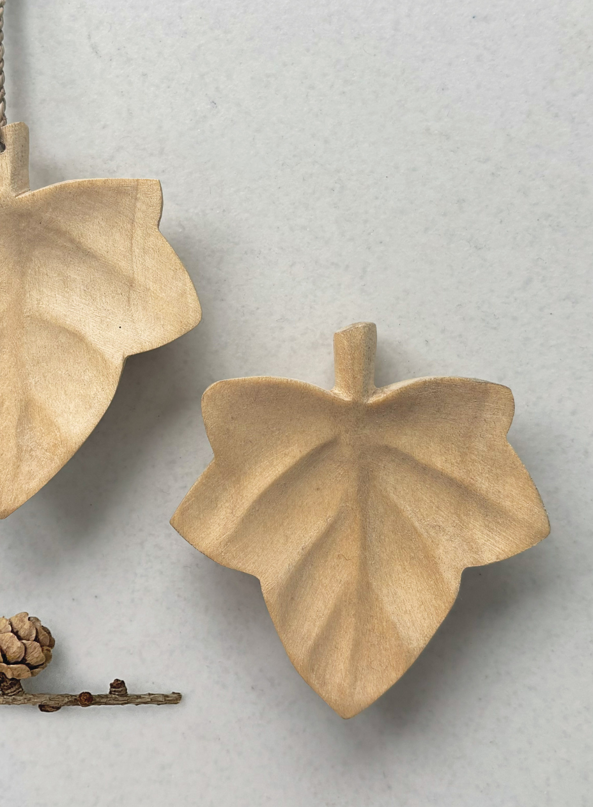 East of India Small leaf flat dish Ivy