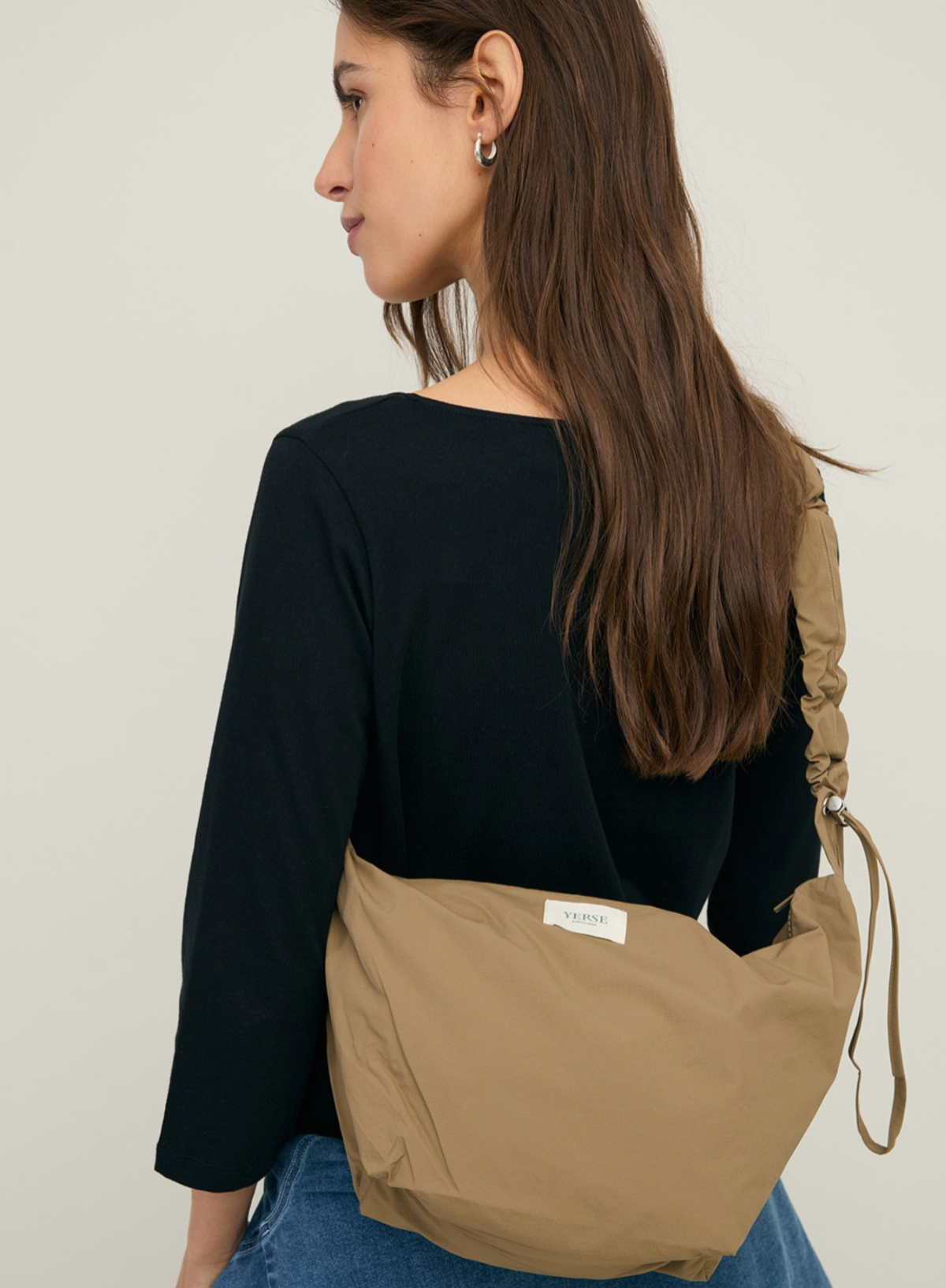 Yerse Crossbody Bag With Zip in Hunter Green
