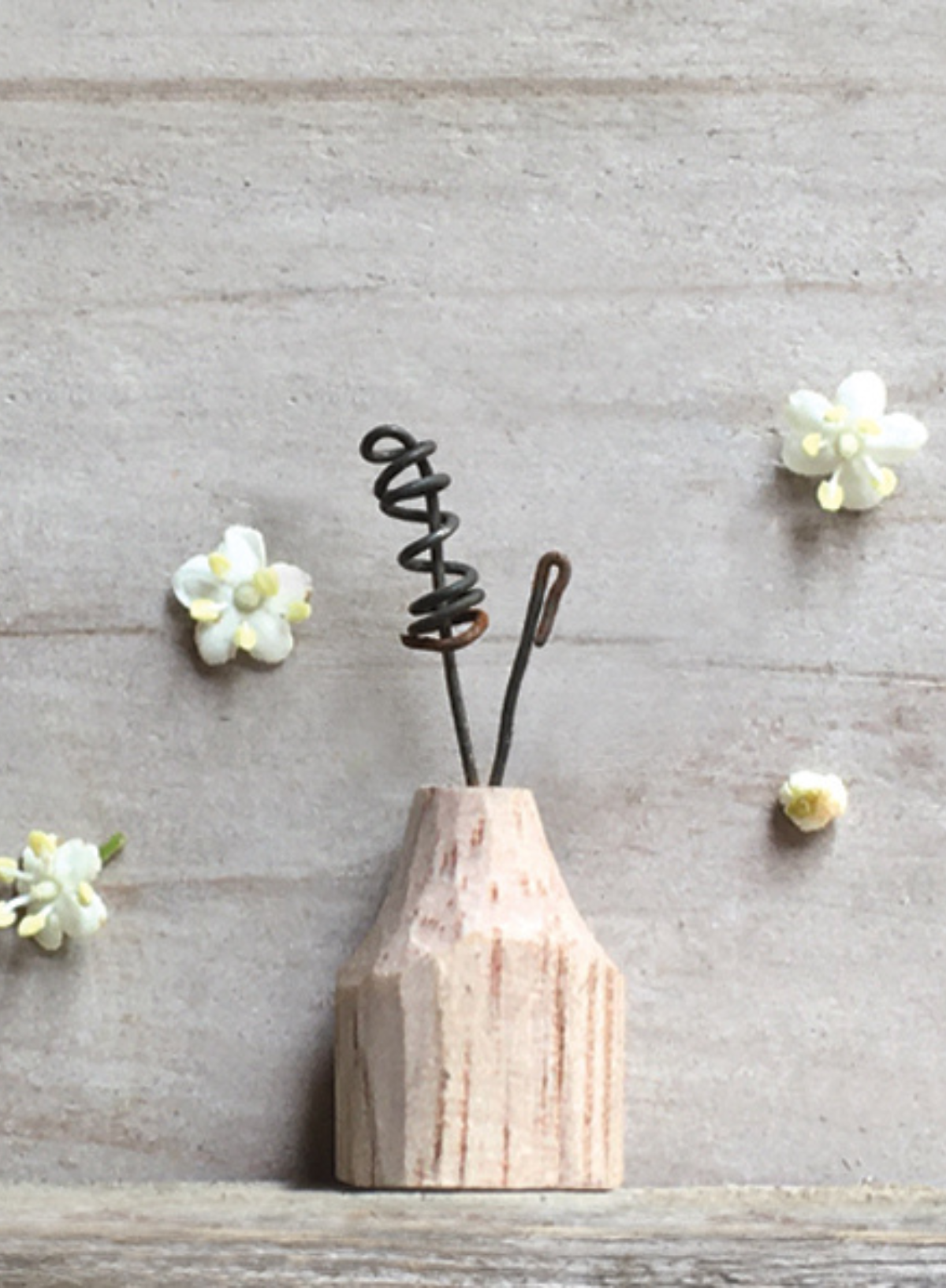 East of India Tiny wire potted plant Bulrush