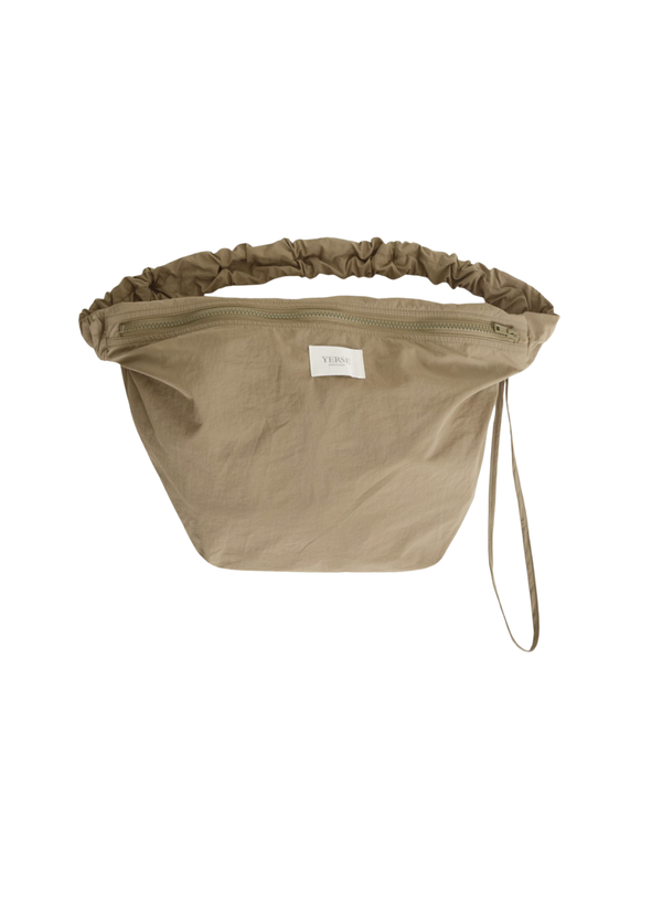 Yerse Crossbody Bag With Zip in Hunter Green