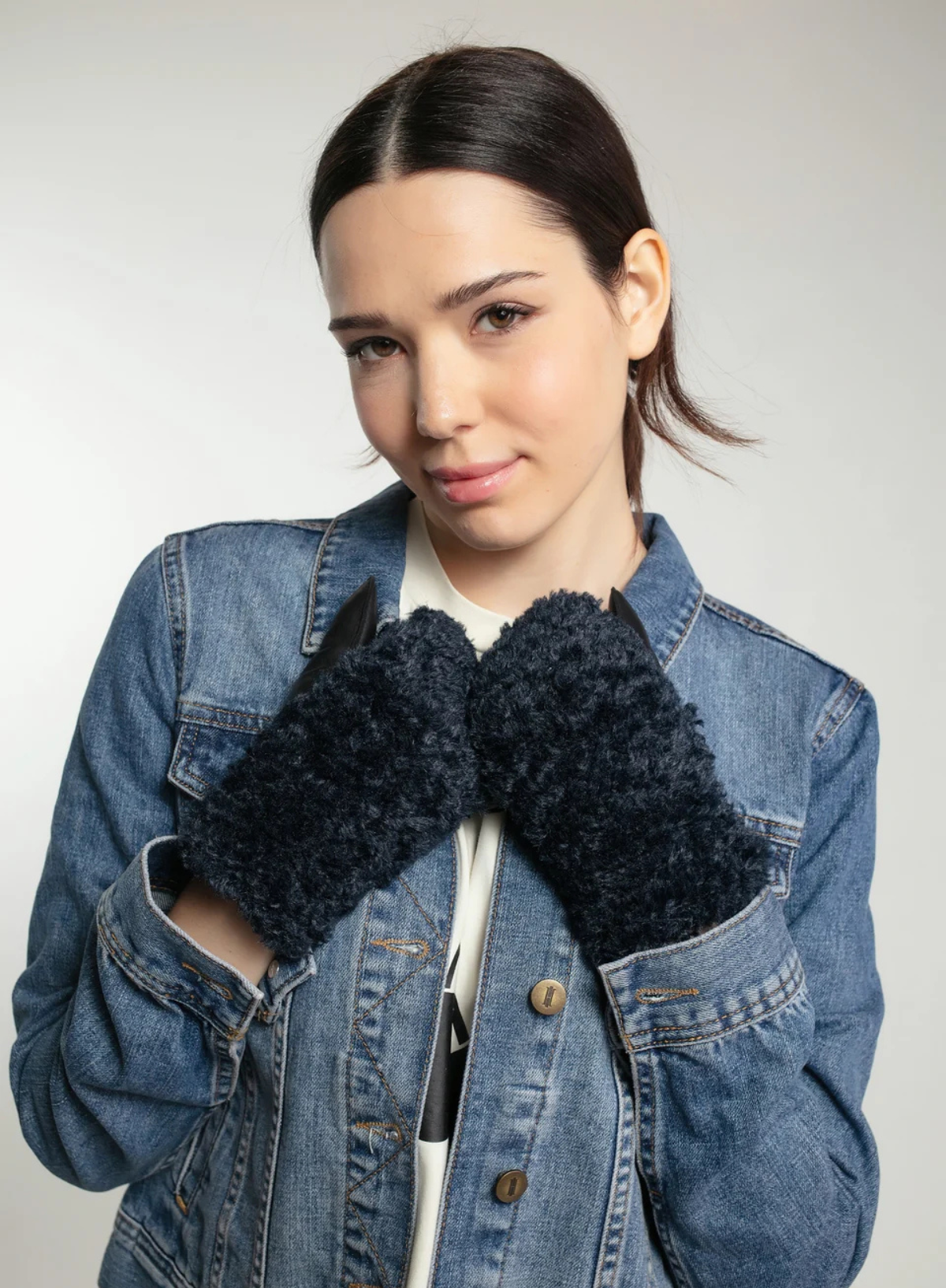 Roma Mittens in Blue from Nooki