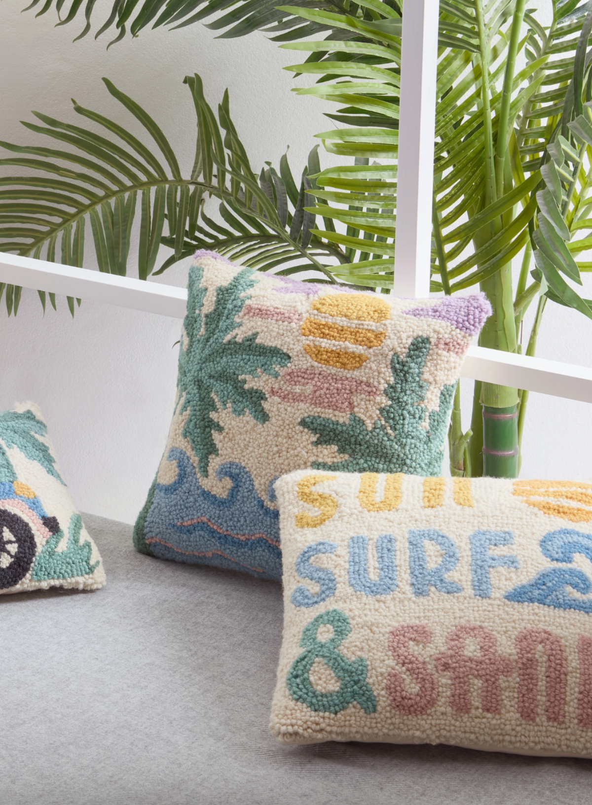 Peking Handicraft Retro Coastal Scene Hook Pillow