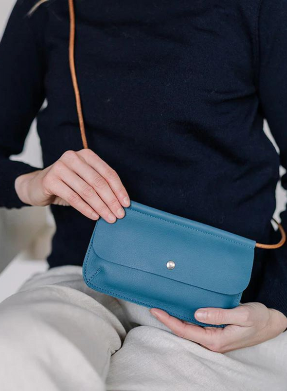 Phonebag Hang On in Faded Blue from Keecie