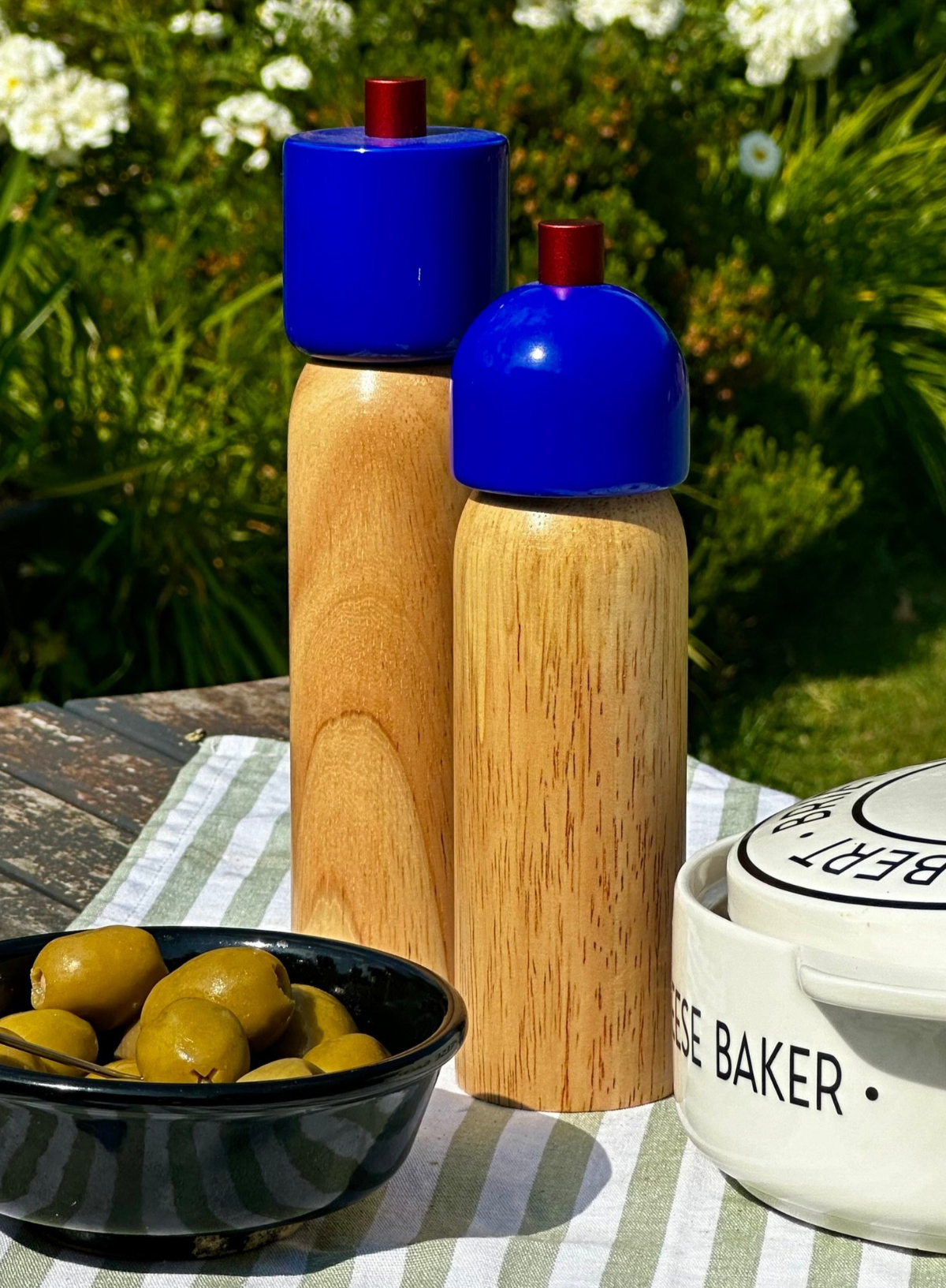 Large Salt/Pepper Grinder in Navy & Red from MÆGEN