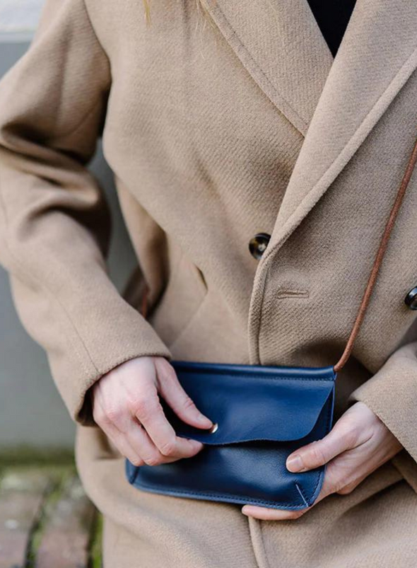 Phonebag Hang On in Ink Blue from Keecie