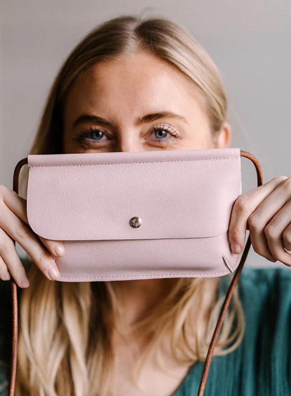 Phonebag Hang On in Powder Pink from Keecie