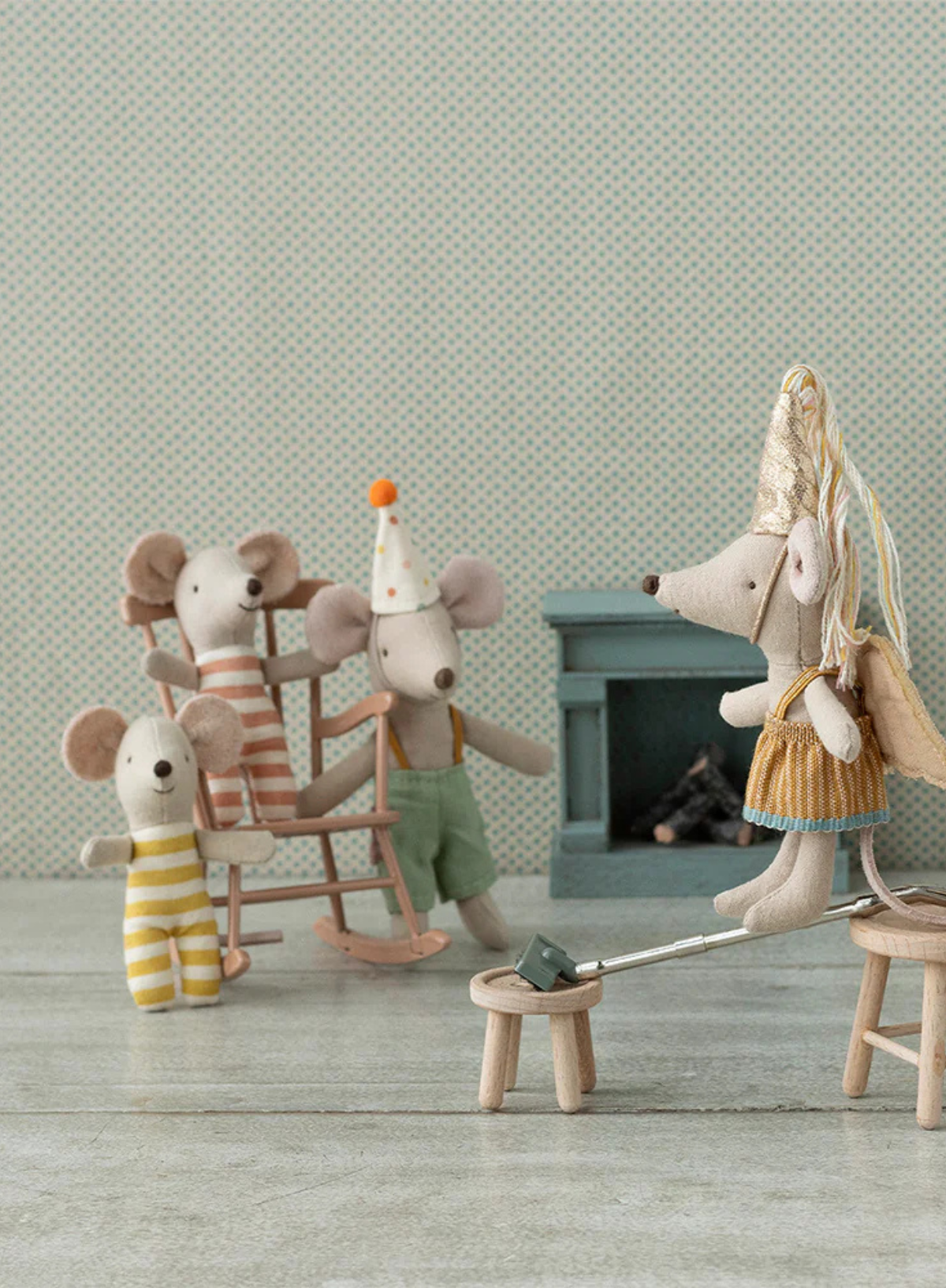 Fairy Clothes in Suitcase, Little Sister Mouse from Maileg