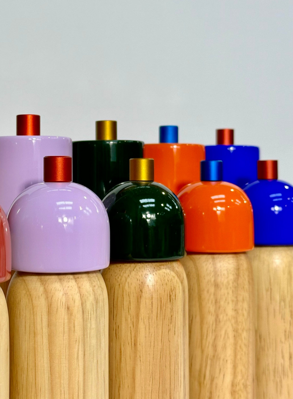 Medium Salt/Pepper Grinder in Navy & Red from MÆGEN