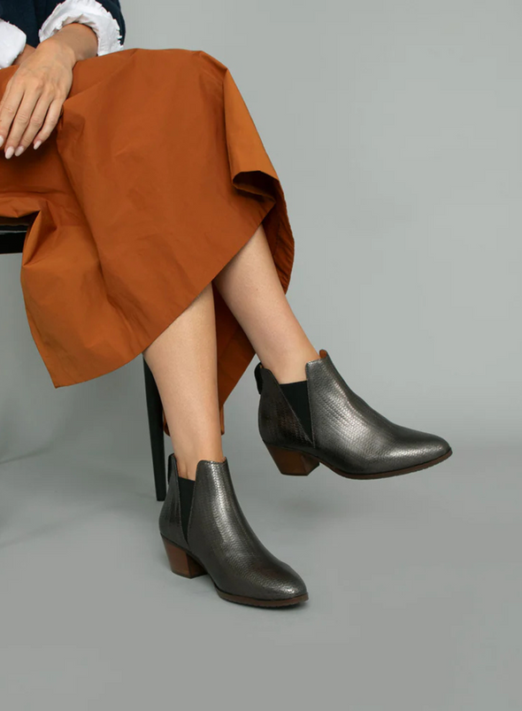 Ginny in Smoke Metallic from Esska