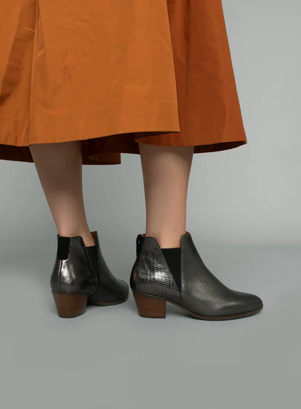 Ginny in Smoke Metallic from Esska