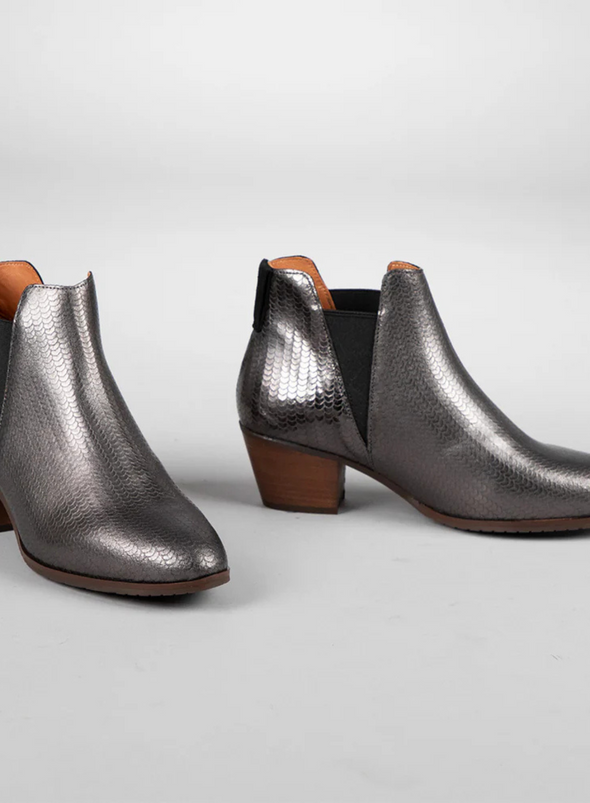 Ginny in Smoke Metallic from Esska
