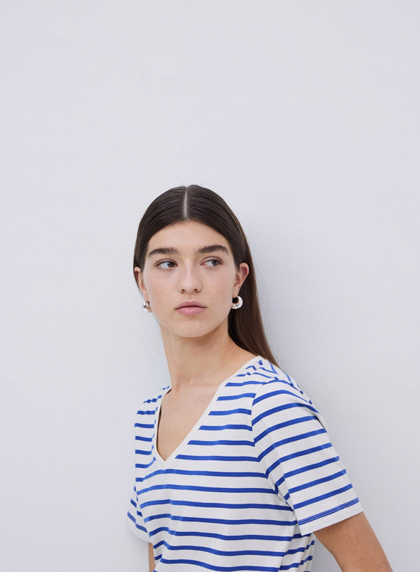 O-Stripes V-Neck T-Shirt in Royal Blue Stripe from Yerse
