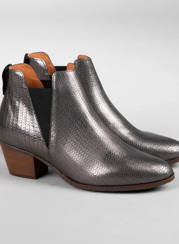 Ginny in Smoke Metallic from Esska