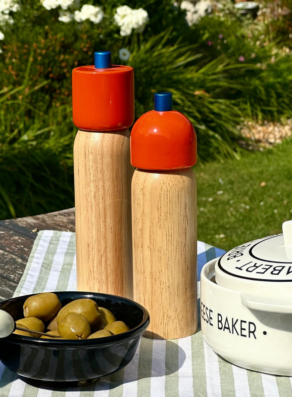 Medium Salt/Pepper Grinder in Orange & Blue from MÆGEN