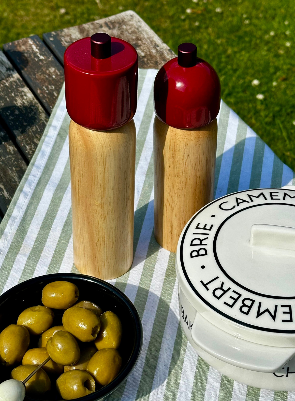 Large Salt/Pepper Grinder in Red & Red from MÆGEN