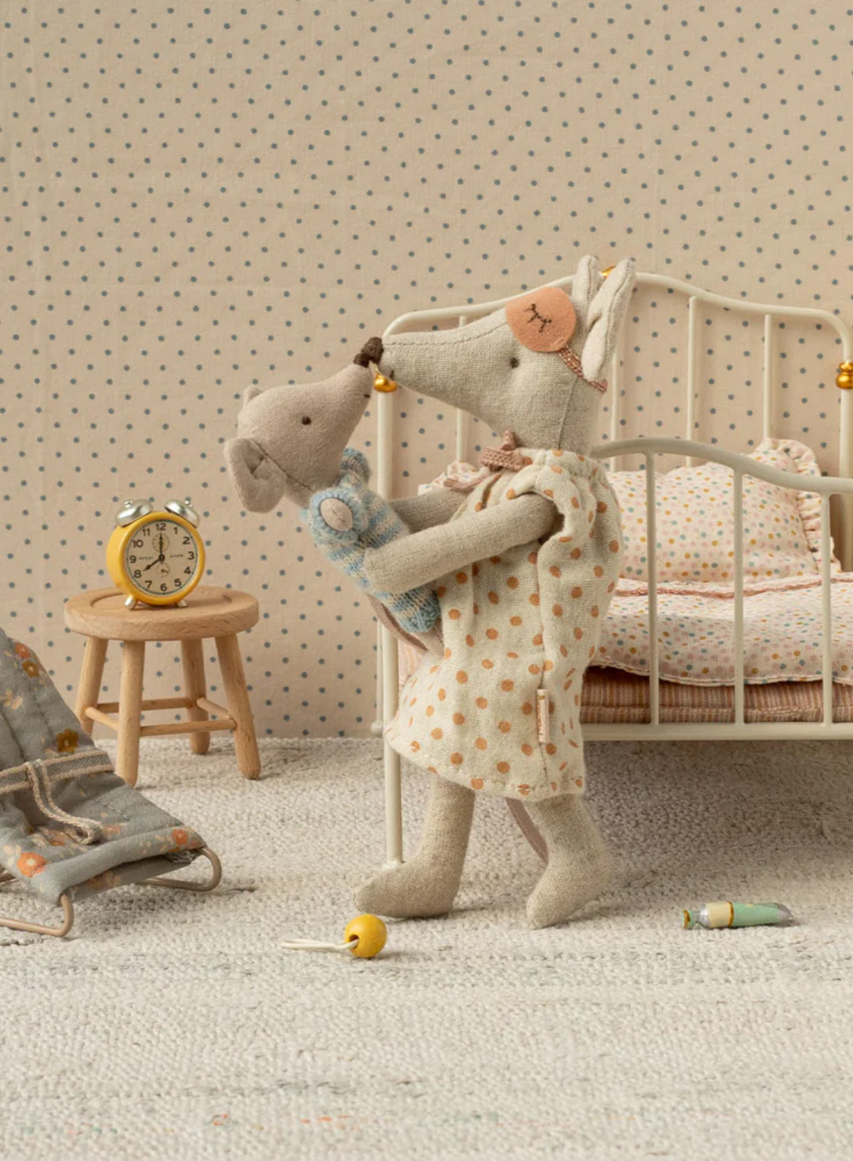 Nightgown Mum Mouse in Light Grey from Maileg