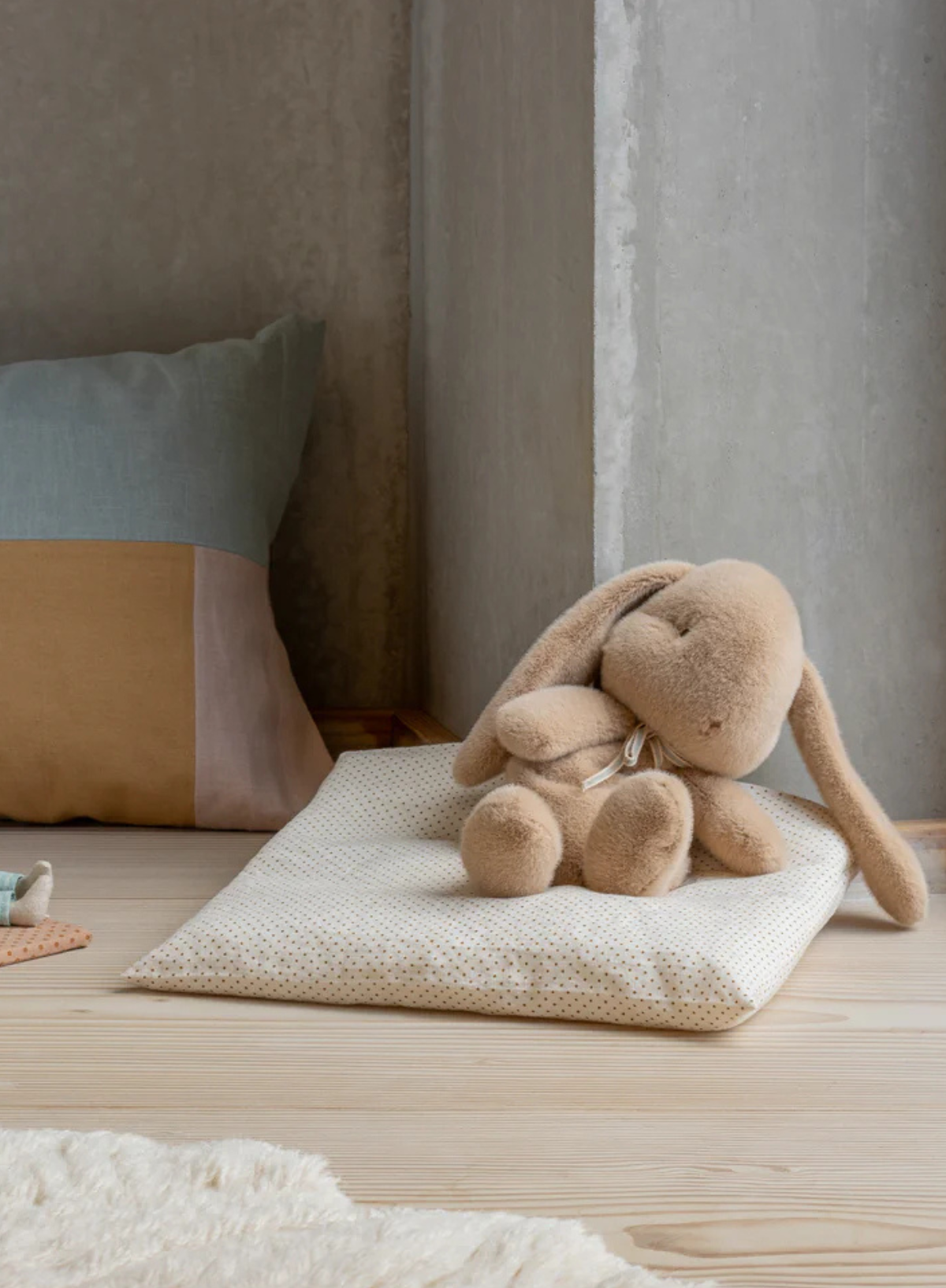 Maileg Bunny Medium in Cream Peach