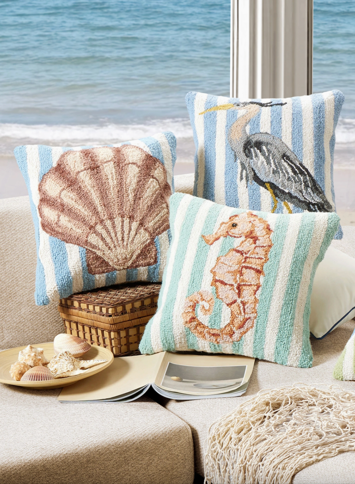 Scallop Shell Hook Pillow from Peking Handicraft