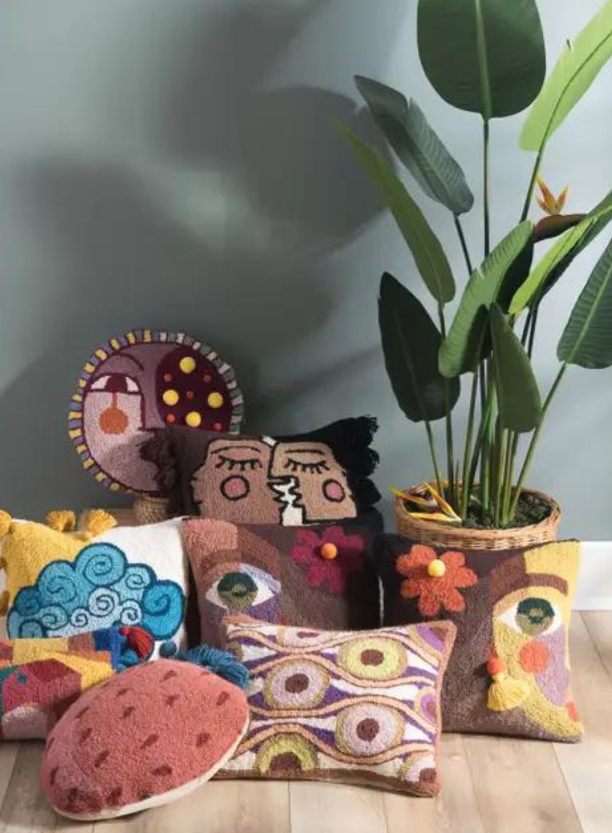 Strawberry W/ Tassels Shaped Hook Cushion from Peking Handicraft