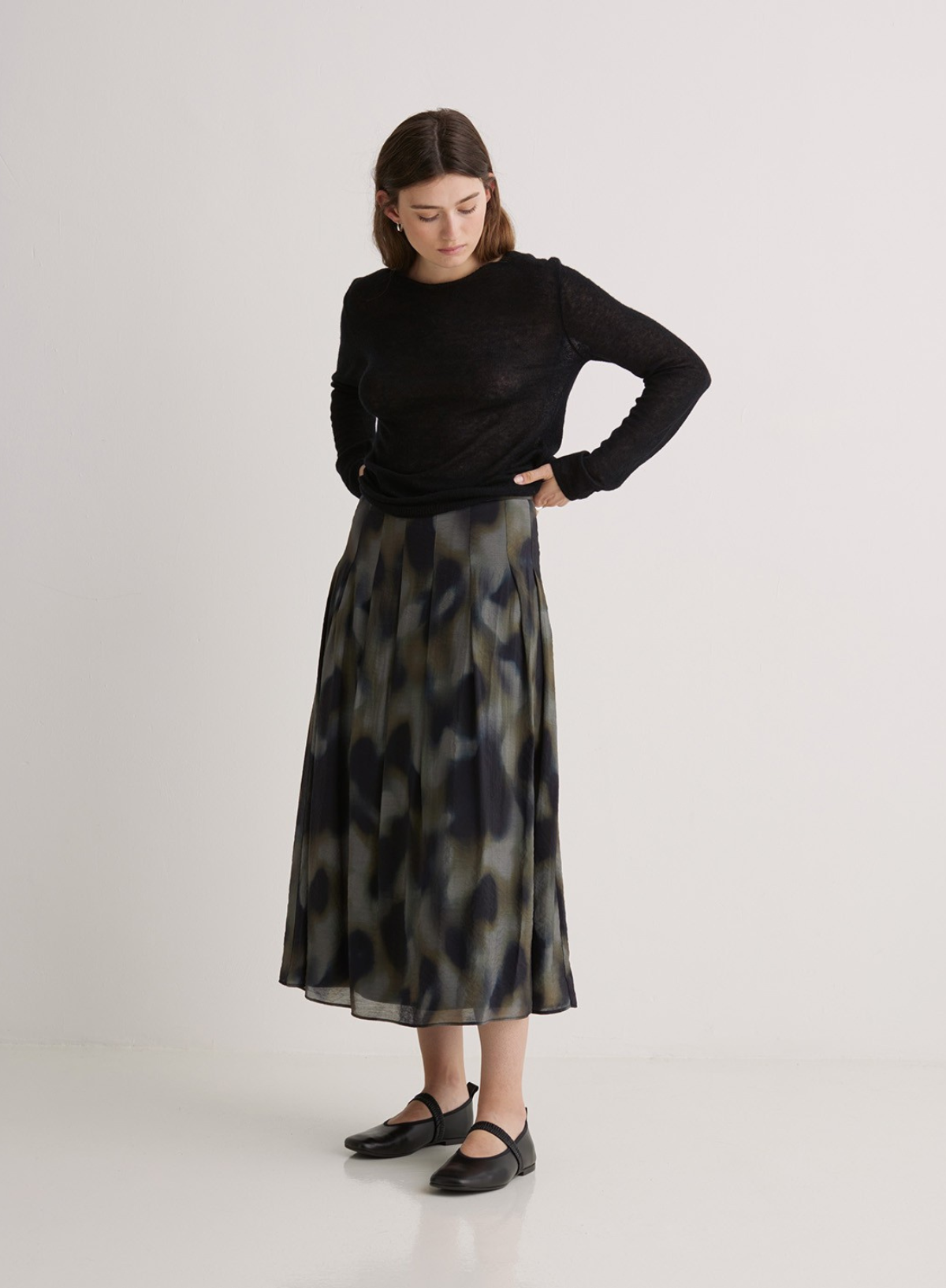 Blurry Skirt in Kaki from Yerse