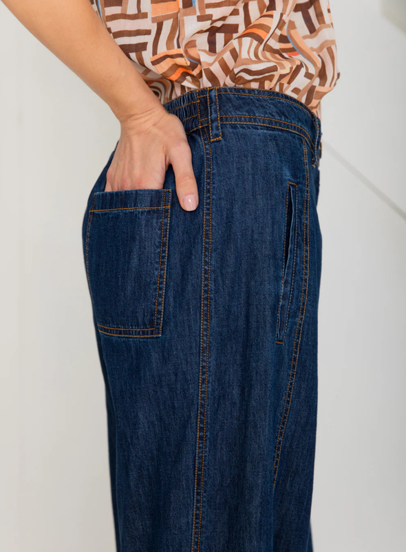 Nieve Barrel Leg Jeans in Dark Wash Denim from Bonté