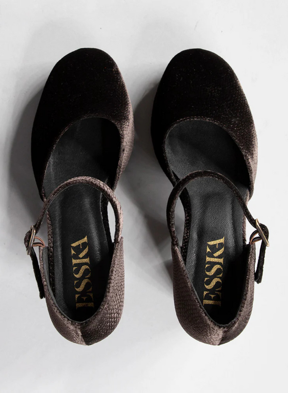 Viv Heels in Carbon from Esska