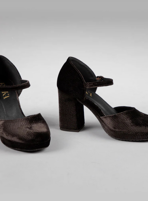 Viv Heels in Carbon from Esska