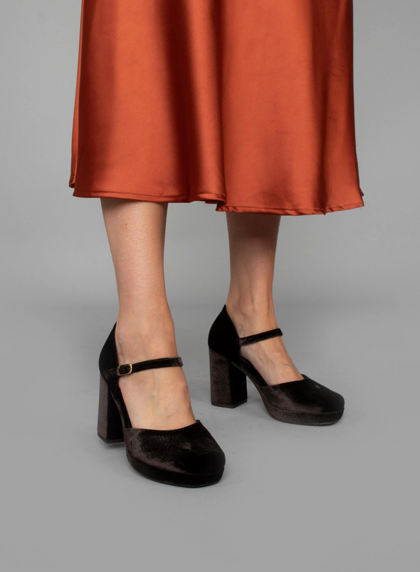 Viv Heels in Carbon from Esska