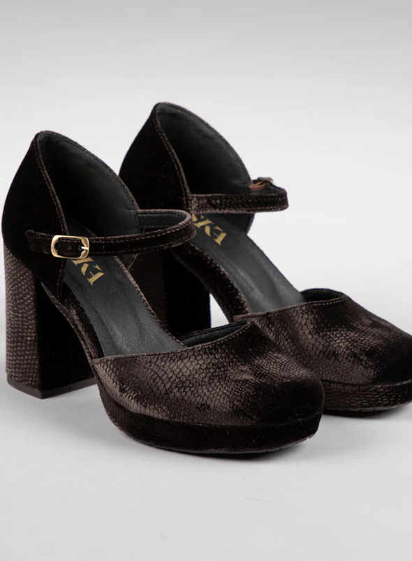 Viv Heels in Carbon from Esska