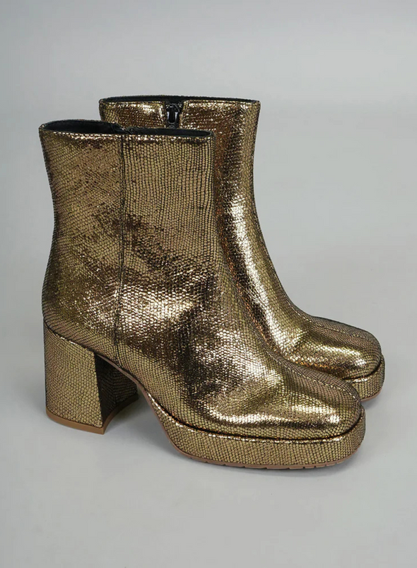 Sassy Boots in Onyx from Esska