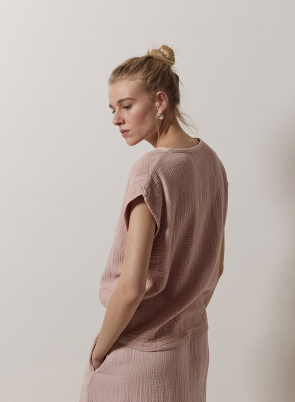 Camelia V-Neck Cap Sleeve Top in Pale Pink from Yerse