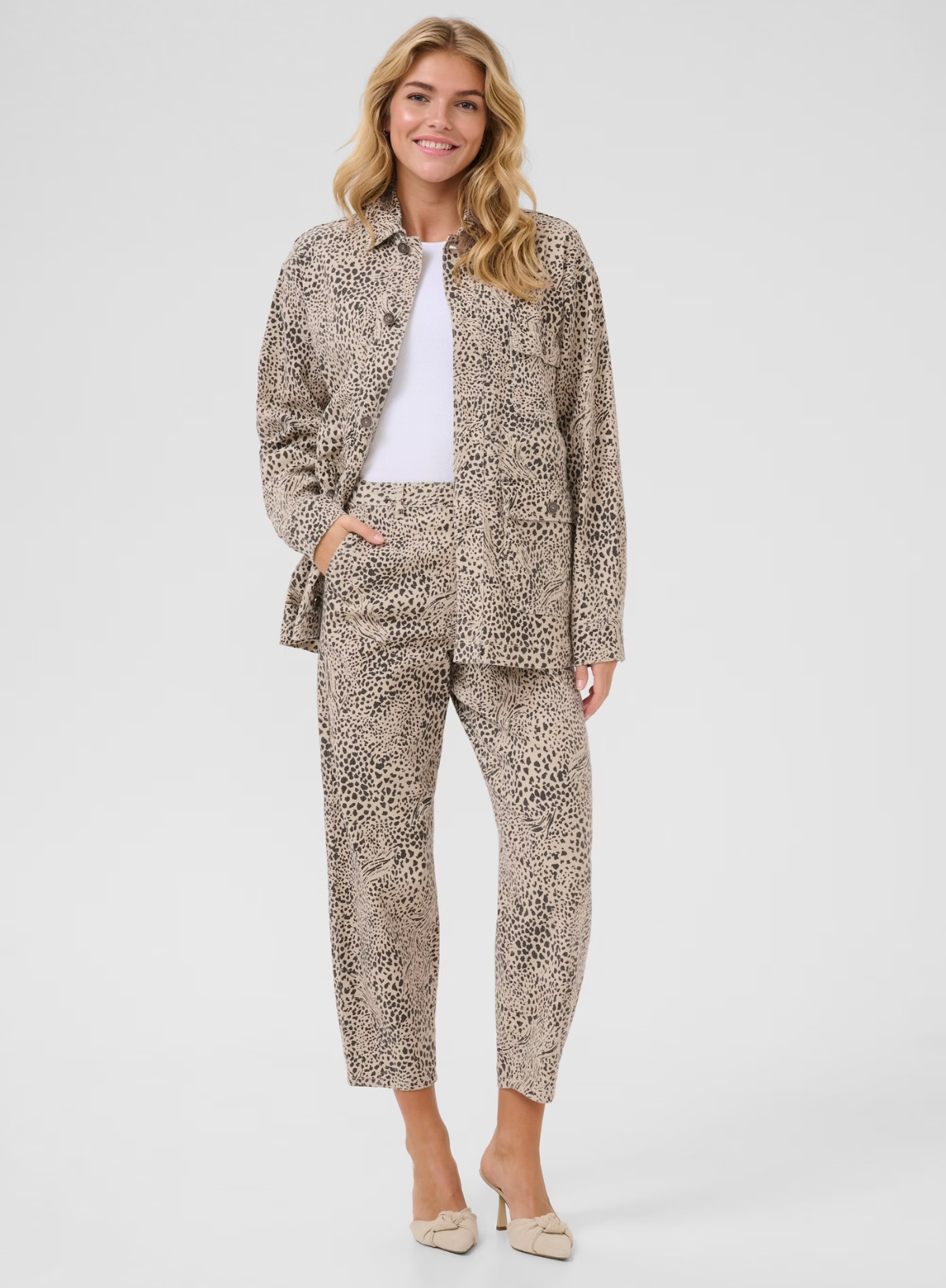 Lisa Cropped Jeans in Abstract Leopard from Kaffe