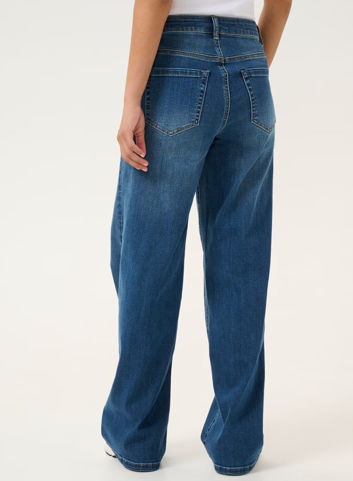 NEW Karla High Waisted Wide Jeans in Medium Blue Wash from Kaffe