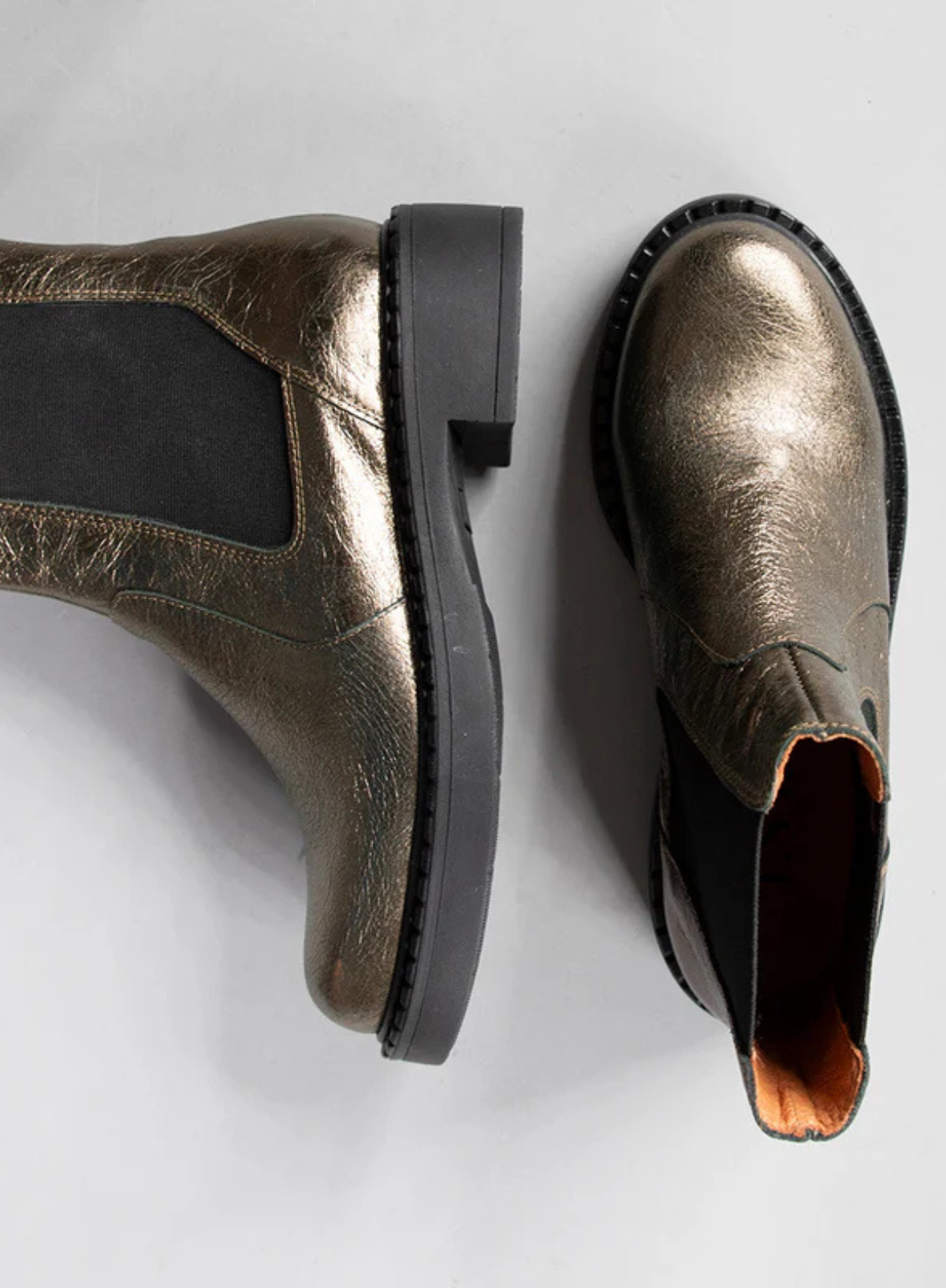 Pair of Esska Bora Graphito Leather Chelsea Boots against a grey background. Side and overhead shot showcasing the round toe shape of the leather boots and the block heel. 
