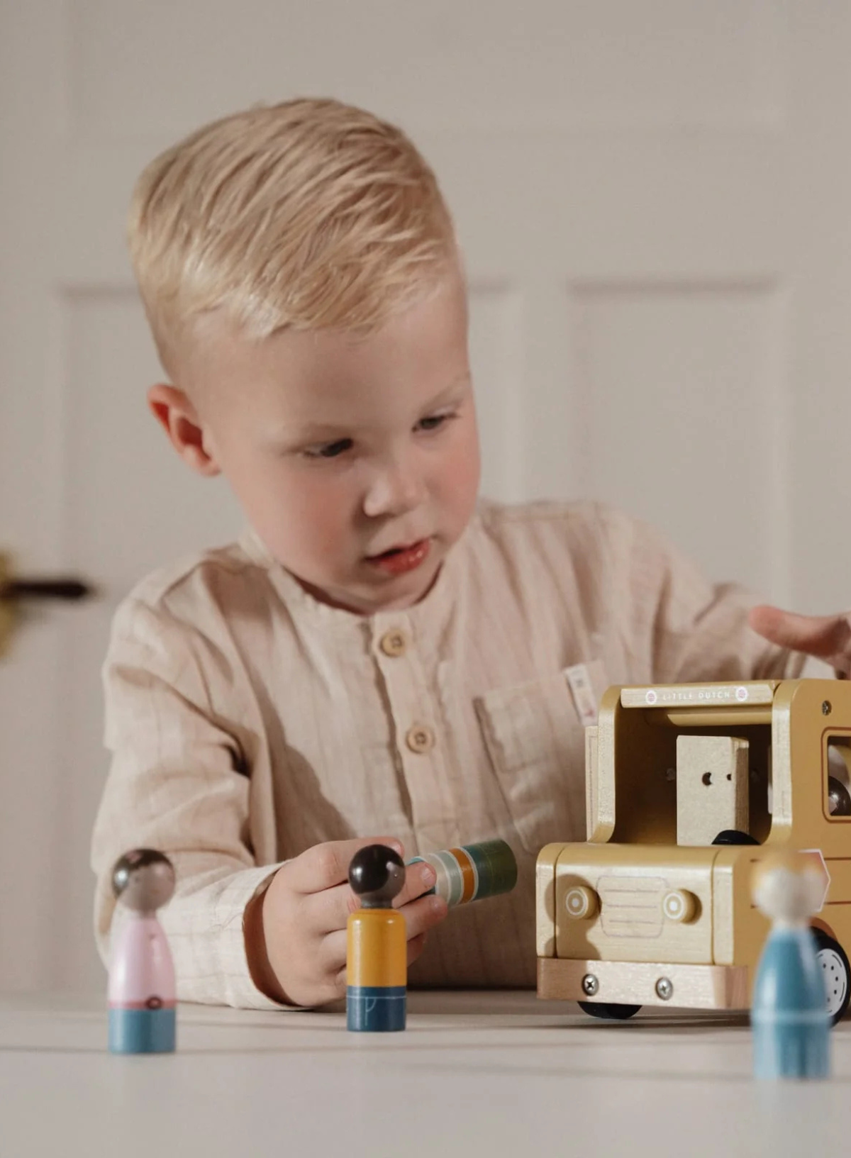 Little Dutch School Bus with Figures