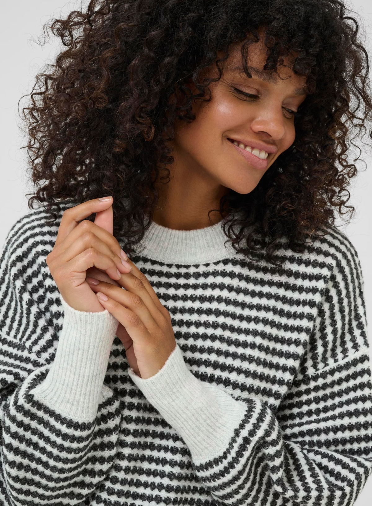Ellery Knit Pullover in Light Grey Black from Kaffe