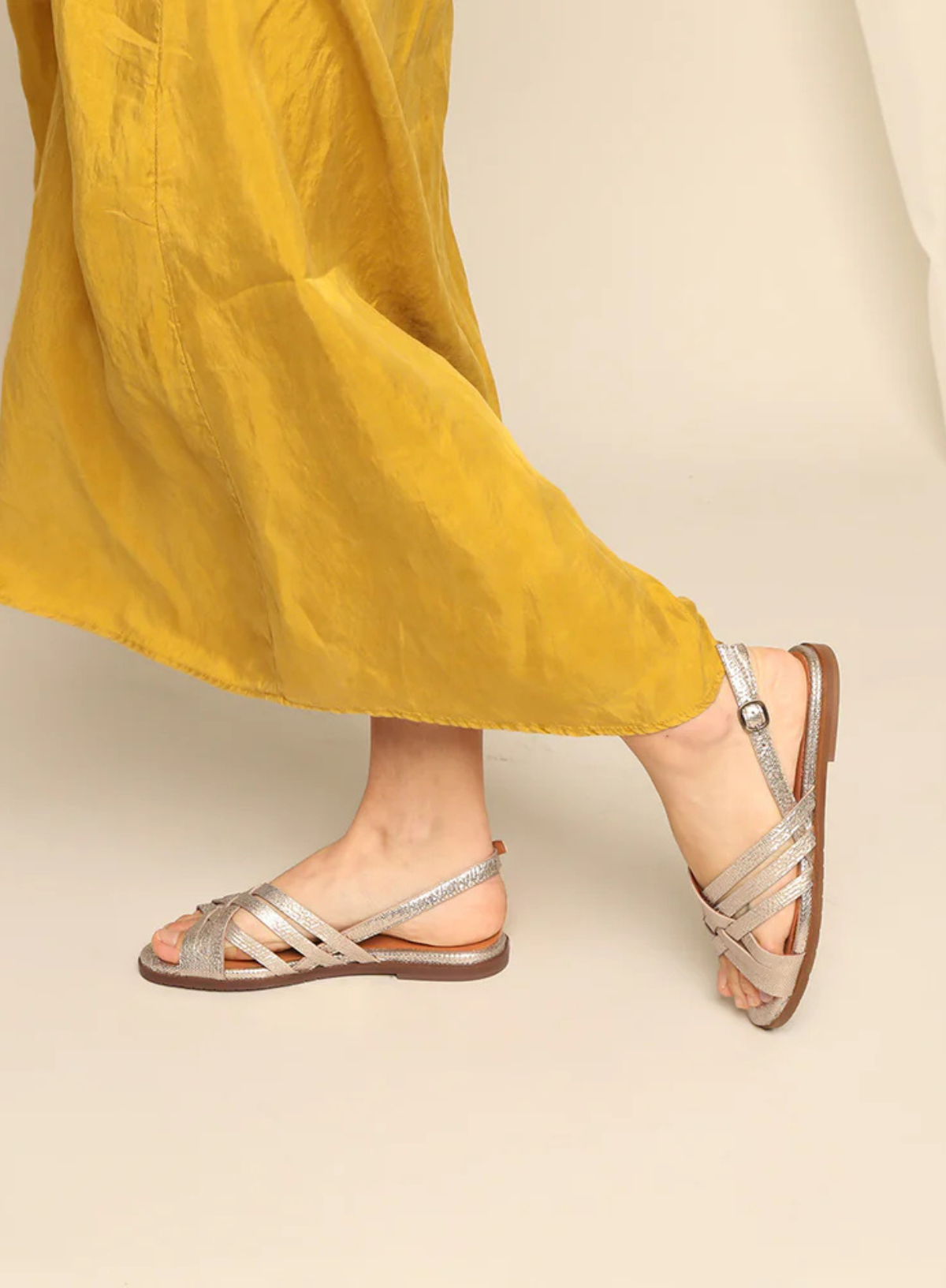 Esska Nikita Leather Sandal in Platinum
