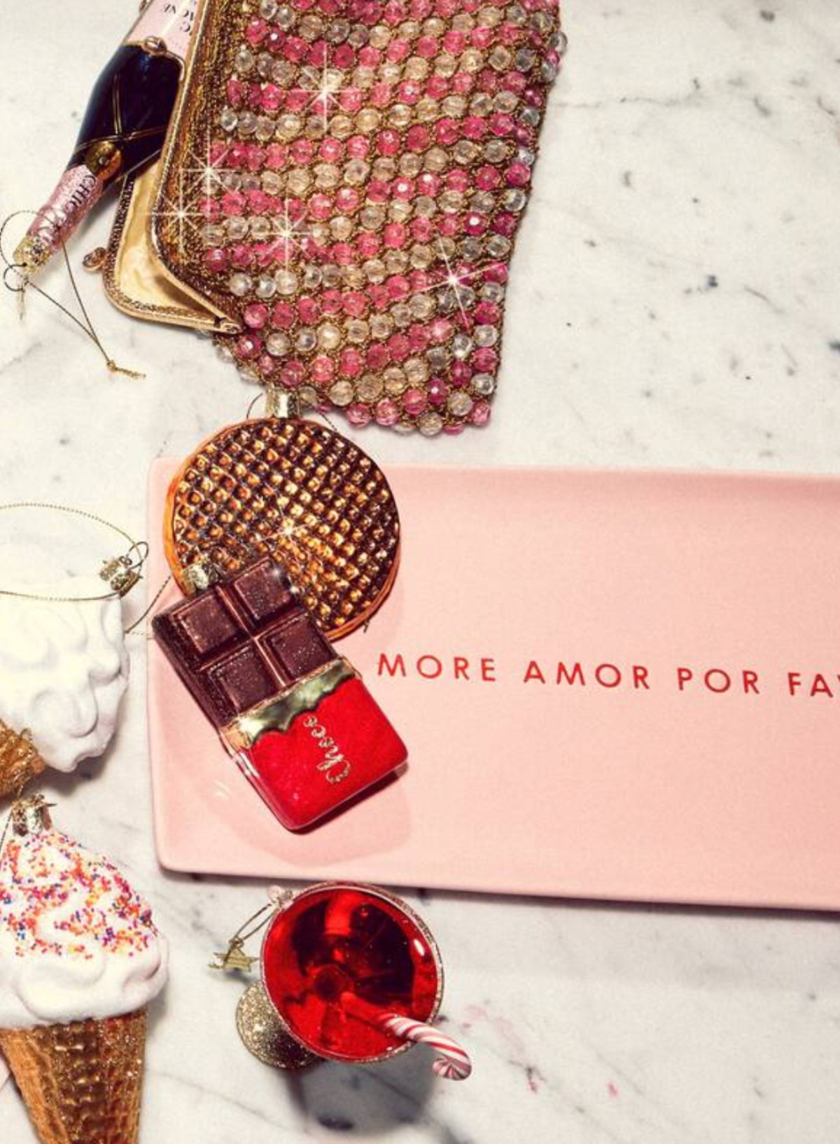 Ceramic Plate More Amor Por Favor Pink from Vondels