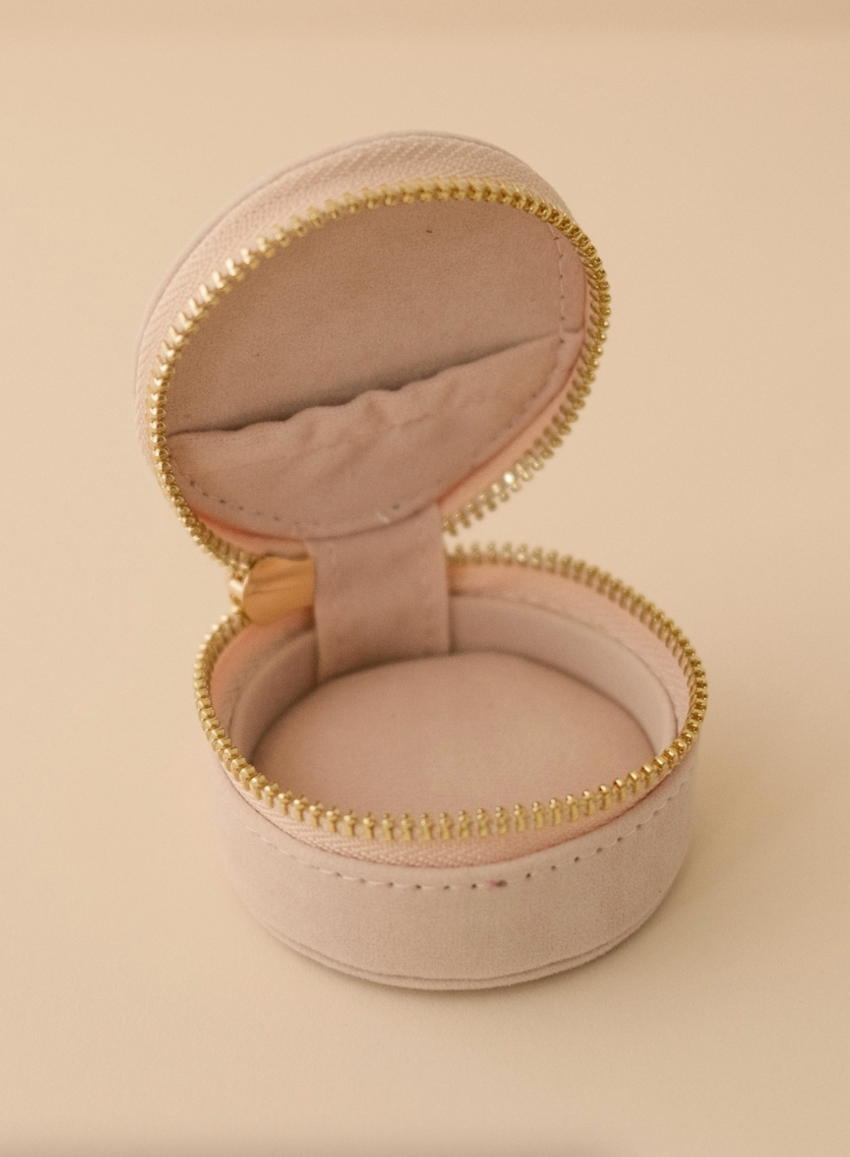 Cai & Jo Mini Travel Jewellery Case in Shell Cream