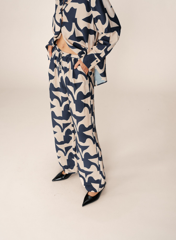 Pavot Trousers in Marine from Grace & Mila