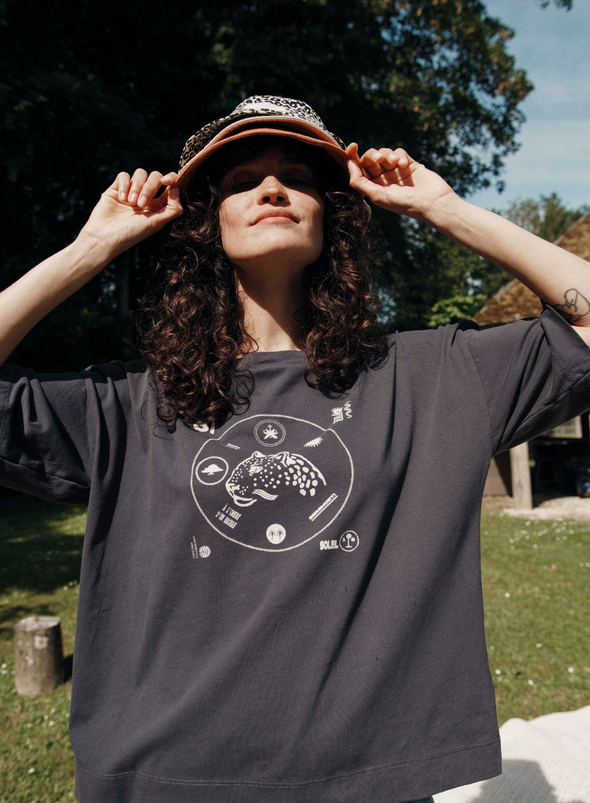 Bandy Printed T-Shirt in Carbon from Emile & Ida