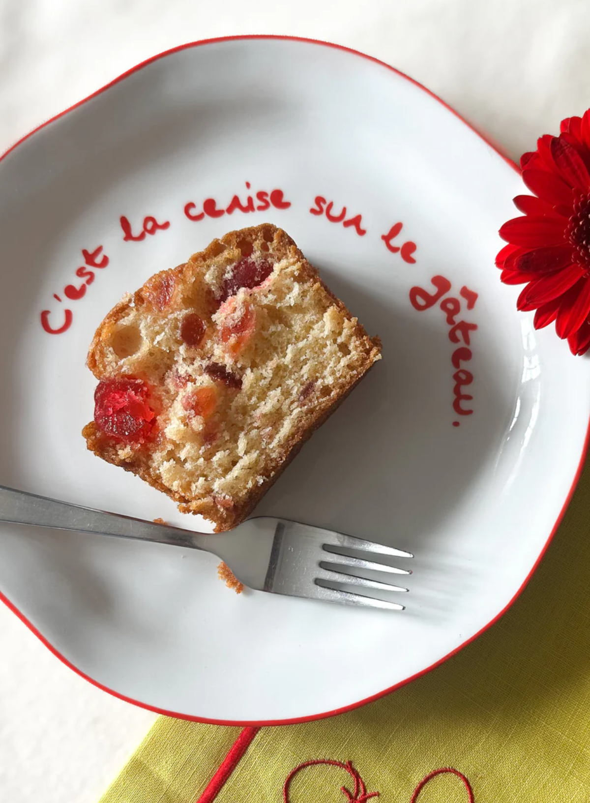 MÆGEN Slogan Plate "C'est la cerise " in Cherry Red