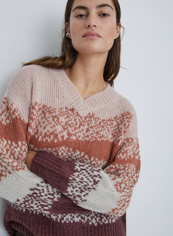 Nicky V-Neck Pattern Jumper in Pale Pink from Yerse