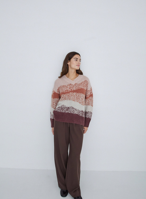 Nicky V-Neck Pattern Jumper in Pale Pink from Yerse
