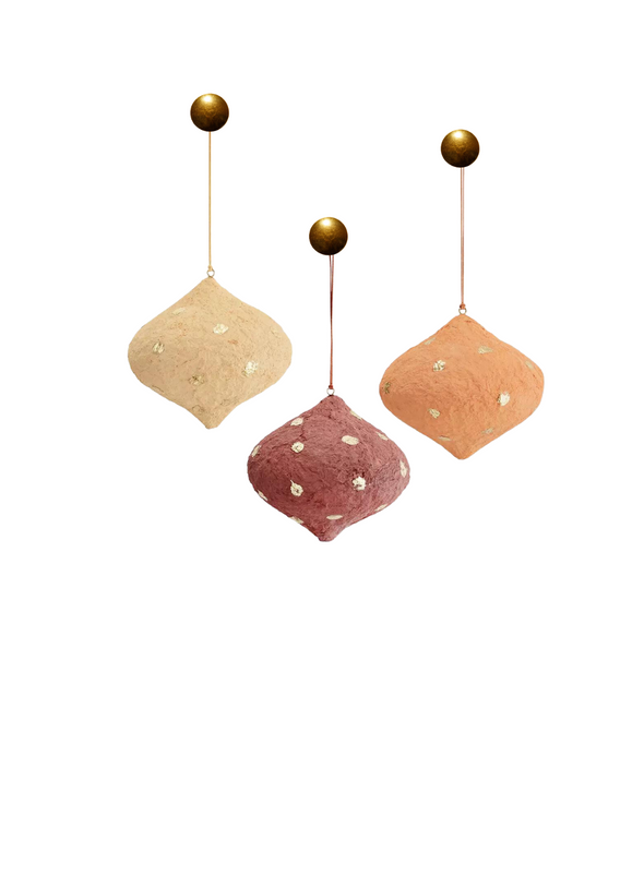 Hanging Paper Onion from Madam Stoltz