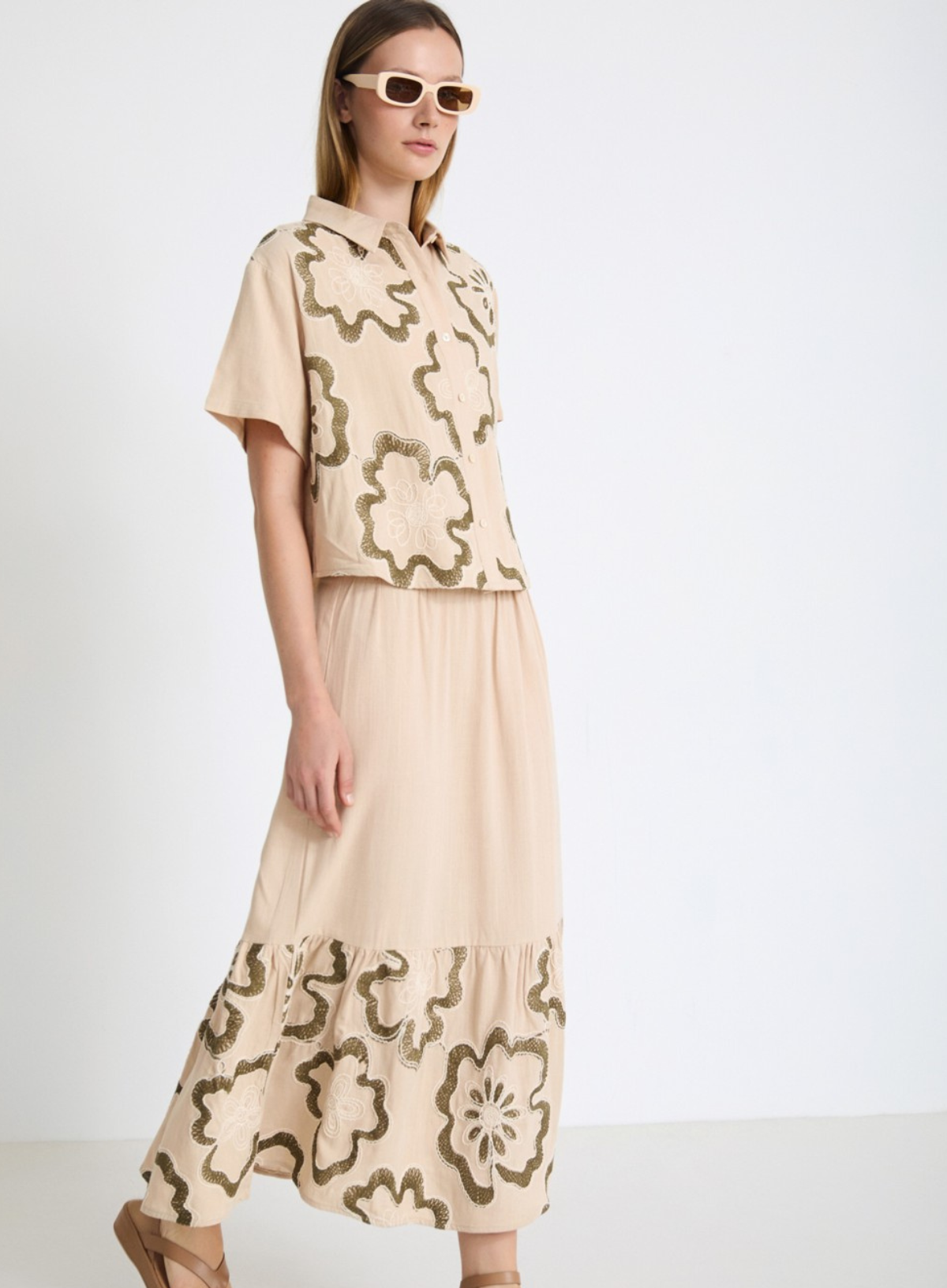 Skatïe Shirt with Floral Embroidery in Ivory