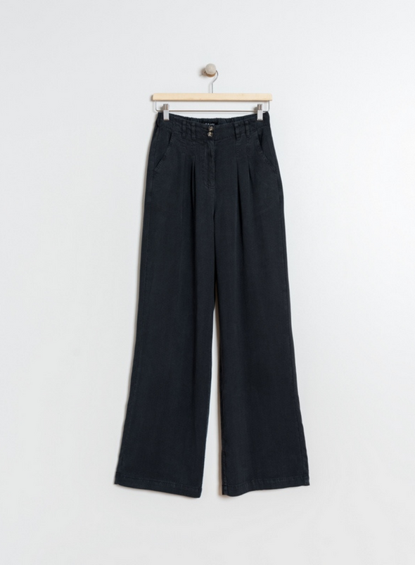 Pique Lyocell Trousers in Carbon from Indi & Cold