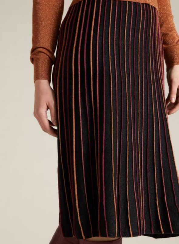 Pintuck Lapis Skirt in Black from King Louie