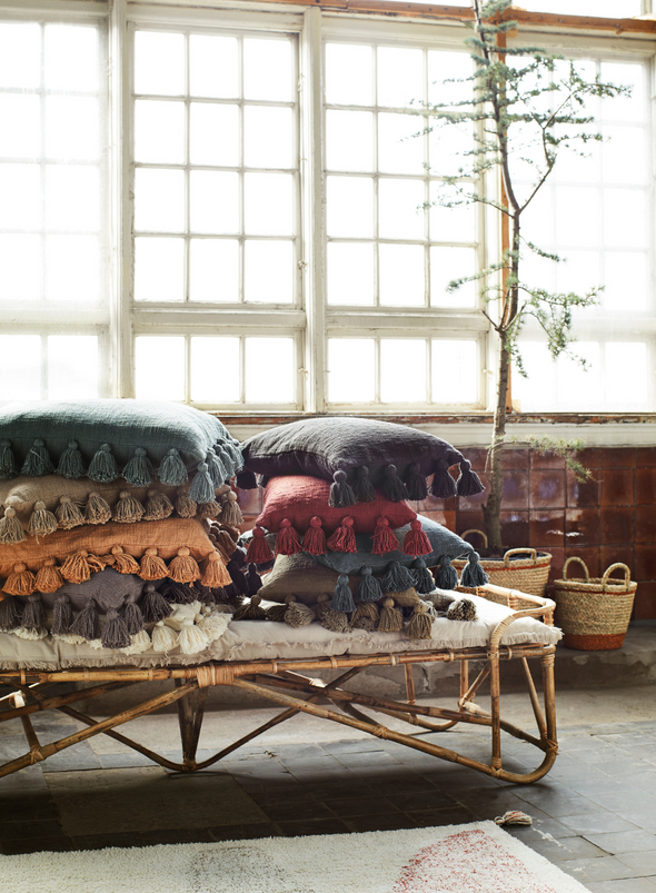 Cushion with Tassels 40/60cm Black From Madam Stoltz
