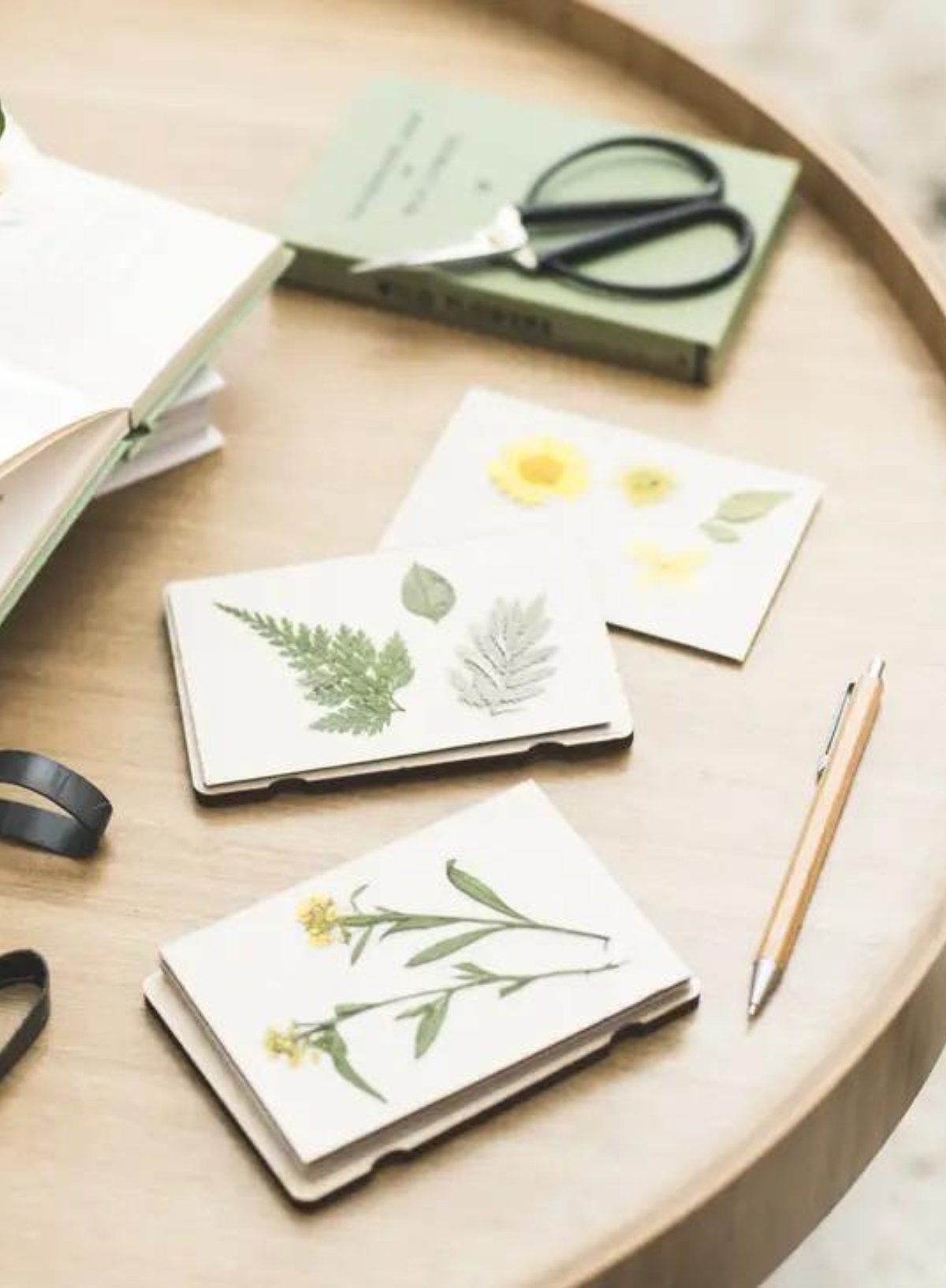 Pocket Flower Press - Silhouette from Studio Wald